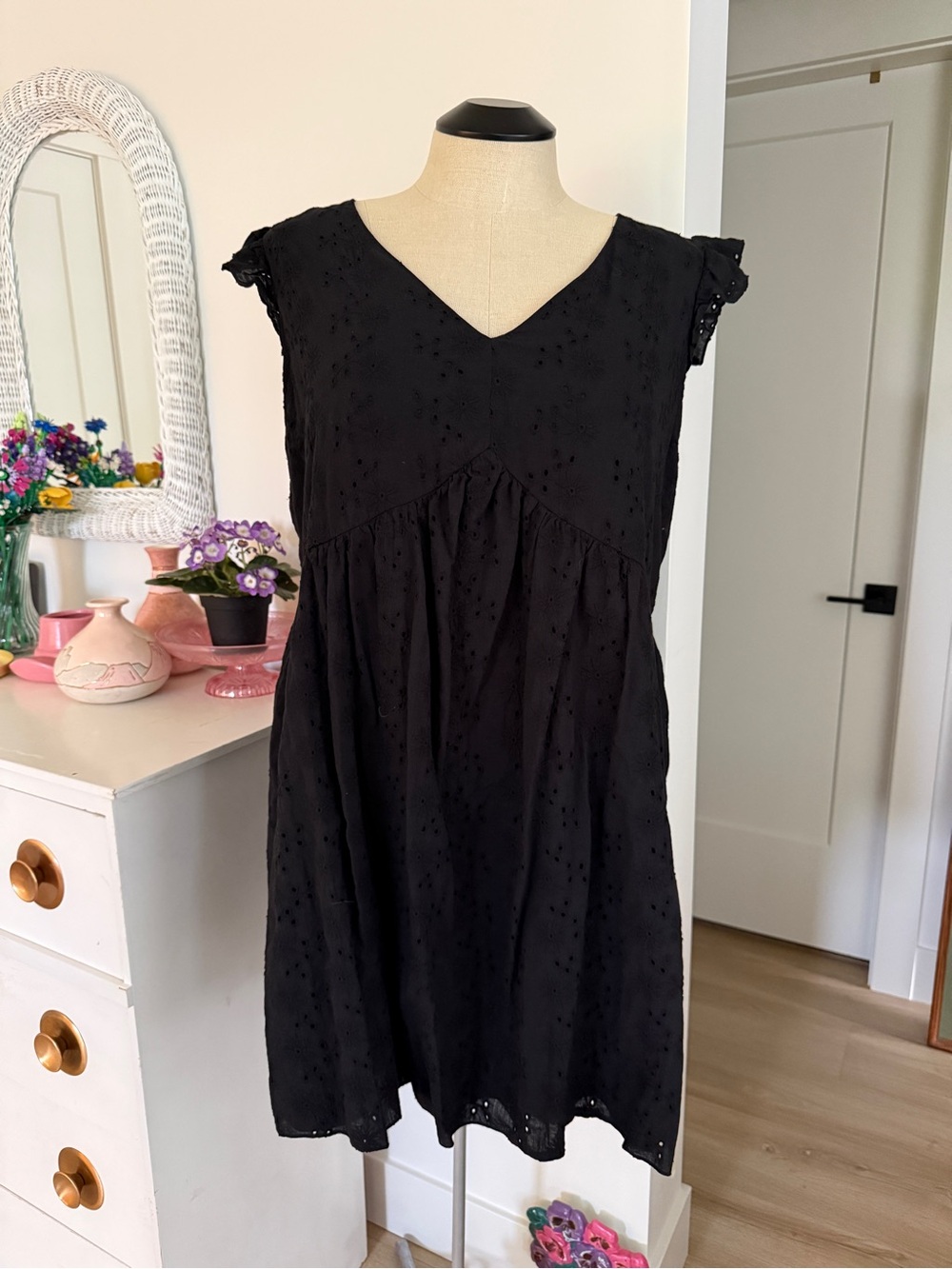 ANDRÉE BY UNIT Black Eyelet V-Neck Dress